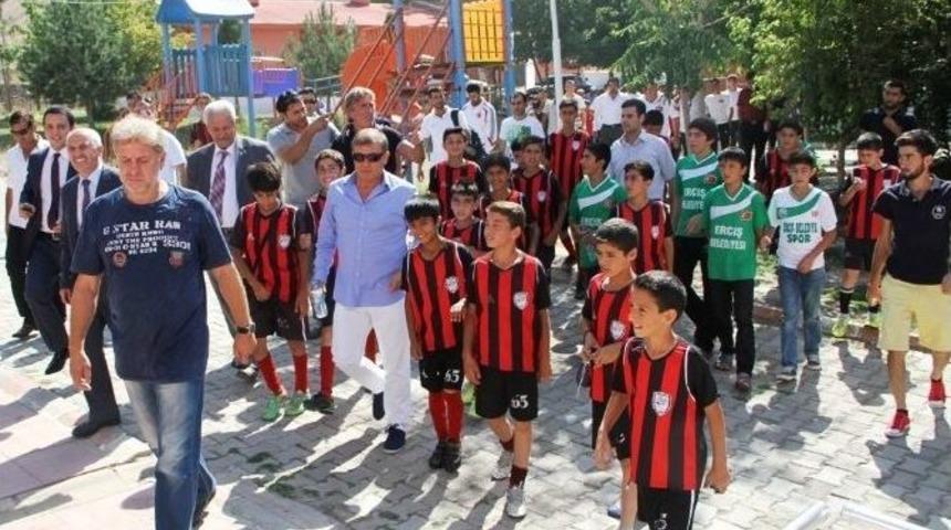 Futbolun Ustaları Gen&ccedil;lerle Buluştu