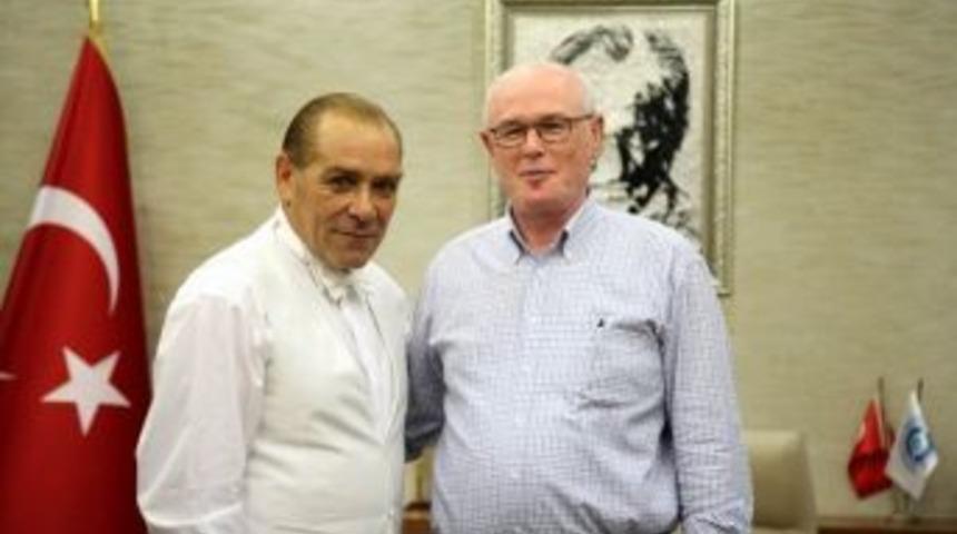 Atat&uuml;rk&rsquo;&uuml;n Benzeri G&ouml;ksel Kaya Odunpazarı&rsquo;nda