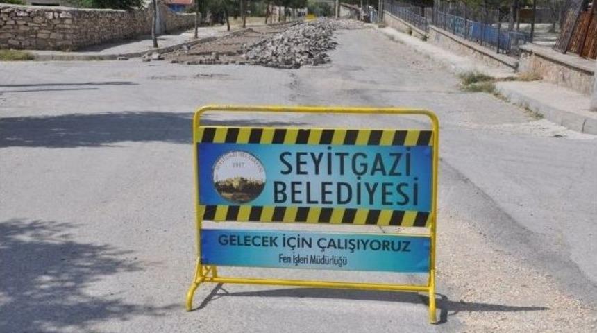 Seyitgazi&rsquo;de Bozuk Yol Kalmayacak