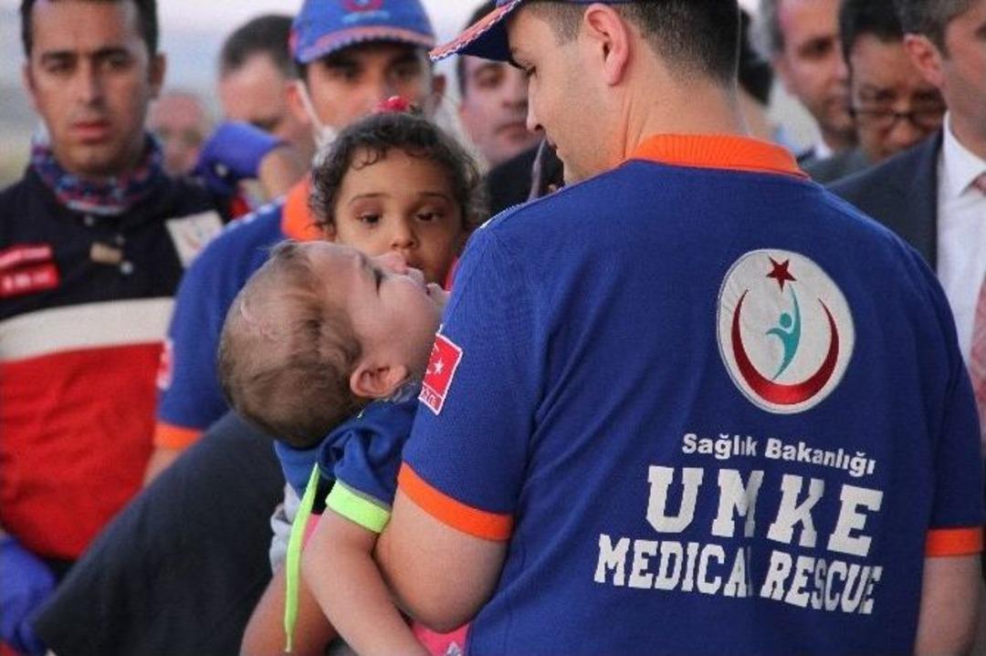 Filistinli 18 Yaralı T&uuml;rkiye&rsquo;ye Getirildi