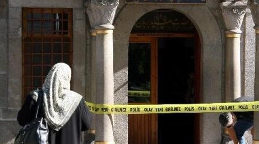 (&ouml;zel Haber) T&uuml;rbede Namaz Kılarken Hayatını Kaybetti