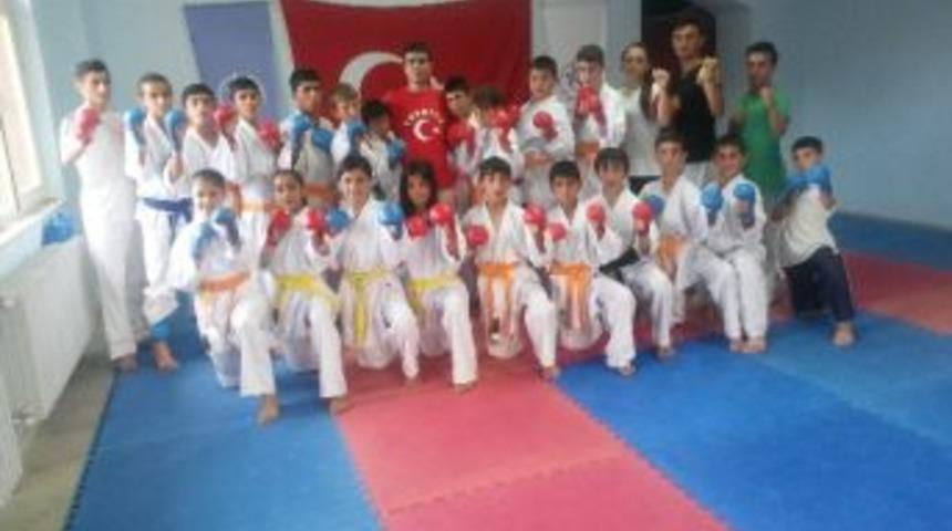 Karate Turnuvasına Pasinlerli Karateciler De Katılacak