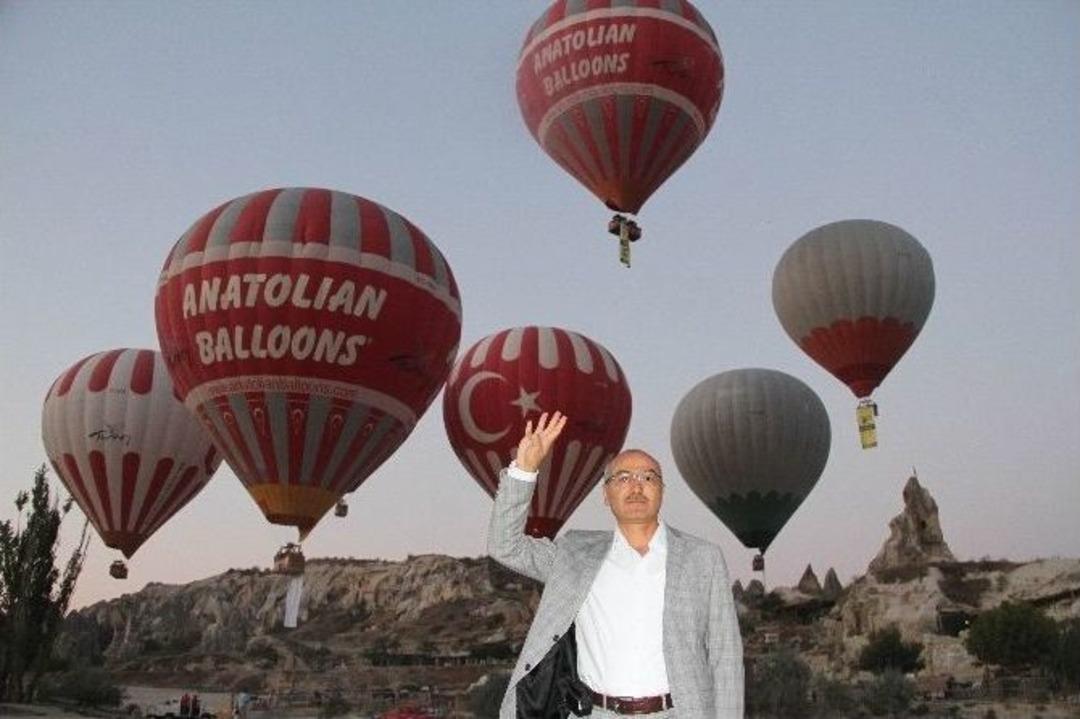 Kapadokya&rsquo;da Balonlar Rabia Pankartlarıyla Havalandı