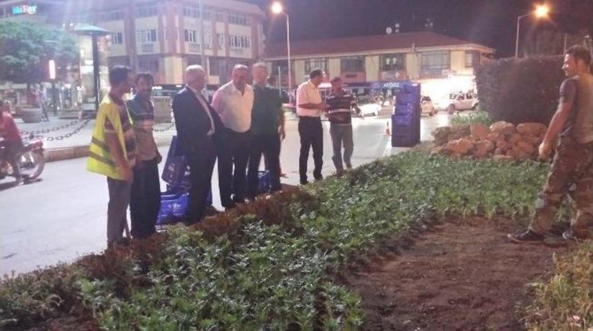 Belediye Ekiplerinden Gece Mesaisi