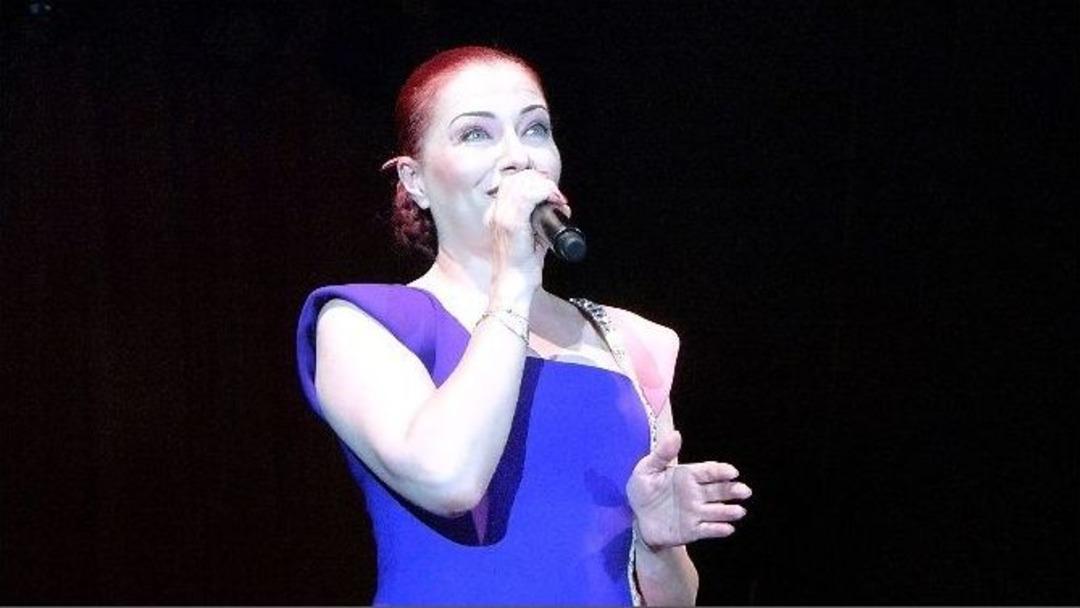 Candan Er&ccedil;etin, 4 Yıl Aradan Sonra Bodrum&rsquo;da Konser Verdi