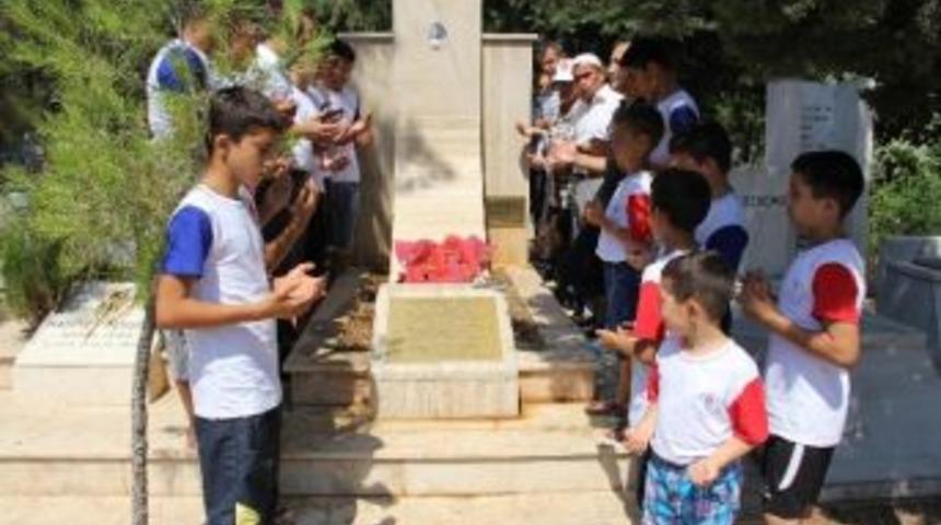 Mersinli Ahmet Mezarı Başında Anıldı