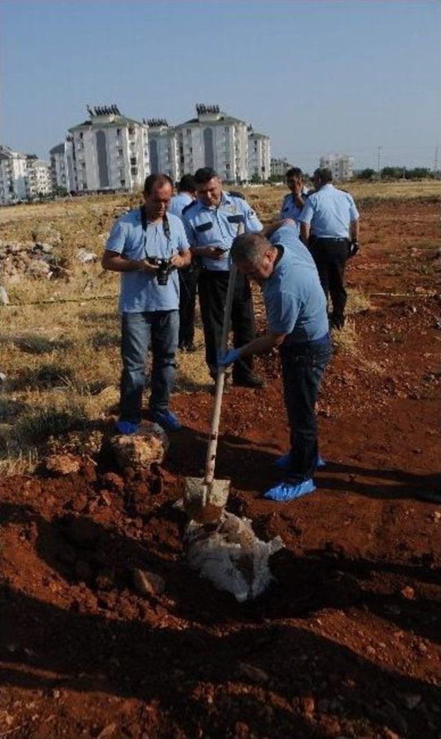 Polisi Alarma Ge&ccedil;iren "ş&uuml;pheli" Mezar 2