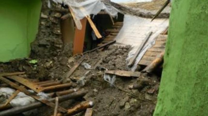 Evi Yıkılan Aileye Kaymakamlık Sahip &Ccedil;ıktı