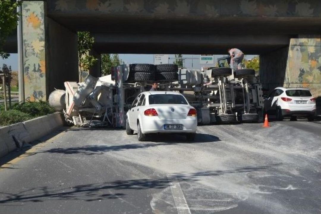 Başkent&rsquo;te Beton Mikseri Devrildi: 1 Yaralı