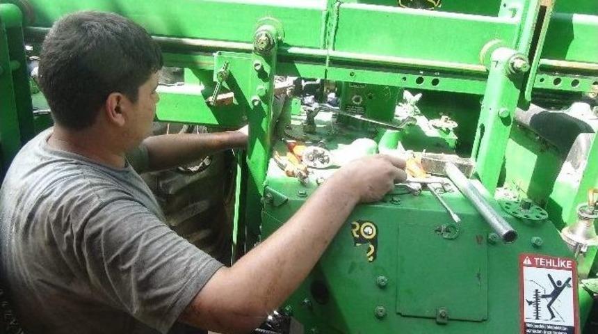 Mevsim &Ouml;ncesi Pamuk Hasat Makineleri Bakıma Alınıyor