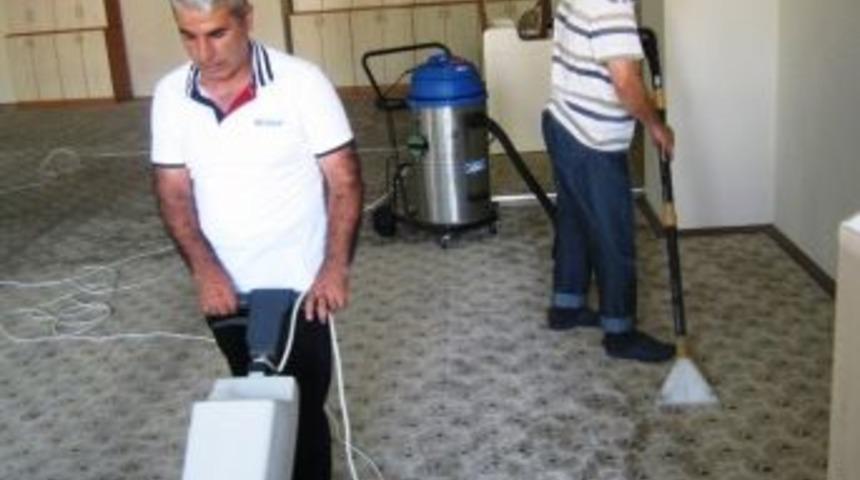 İzmit&rsquo;de İbadethane Temizlikleri S&uuml;r&uuml;yor