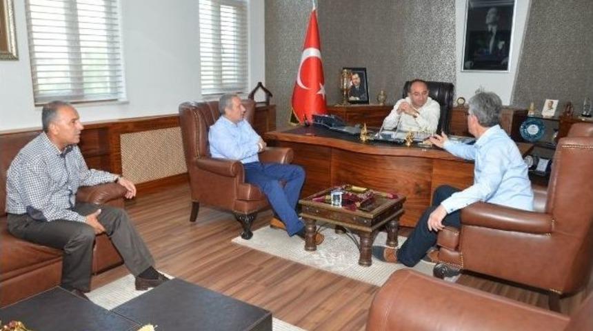 Başkan Üzülmez, Gölcük Ve Derince Belediye Başkanlarını Ağırladı