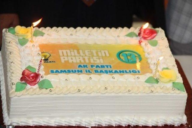 Ak Parti 13. Yaşını Pasta Keserek Kutladı