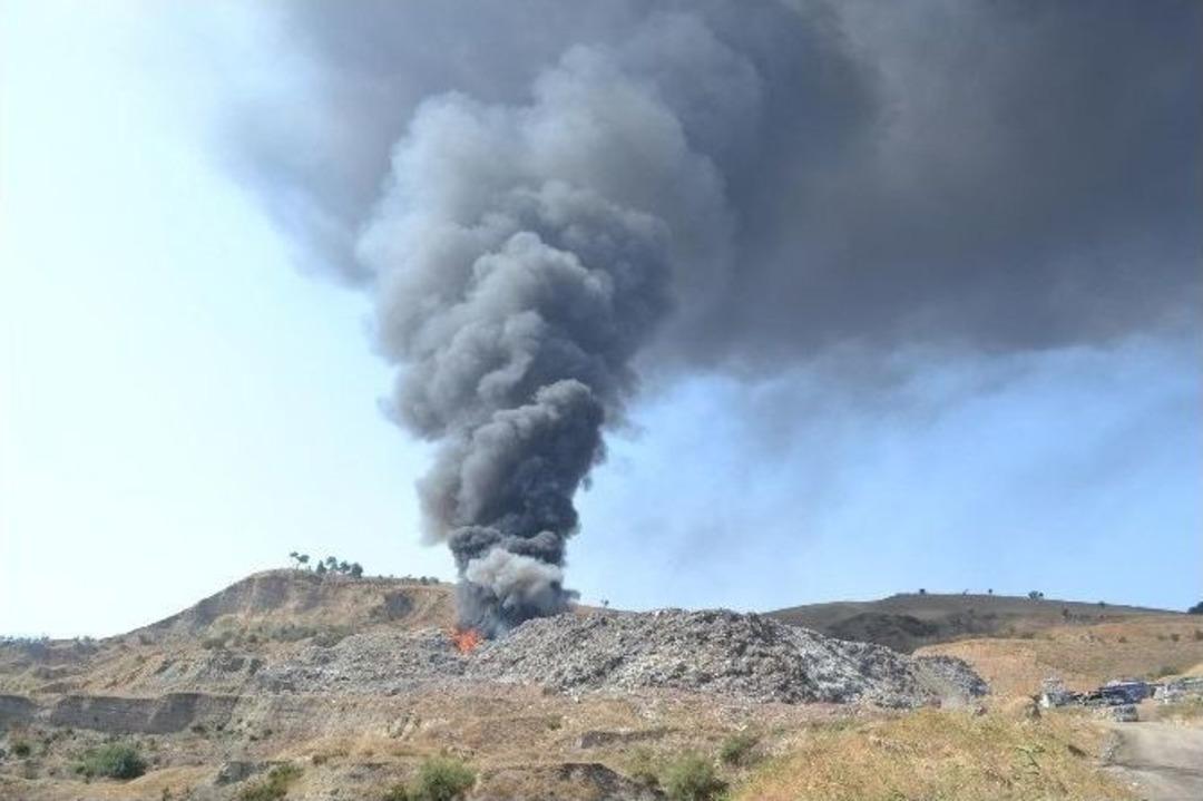 Belediye &Ccedil;&ouml;pl&uuml;ğ&uuml;nde Korkutan Yangın