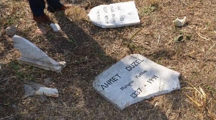 Alevi Mezarlığına &Ccedil;irkin Saldırı