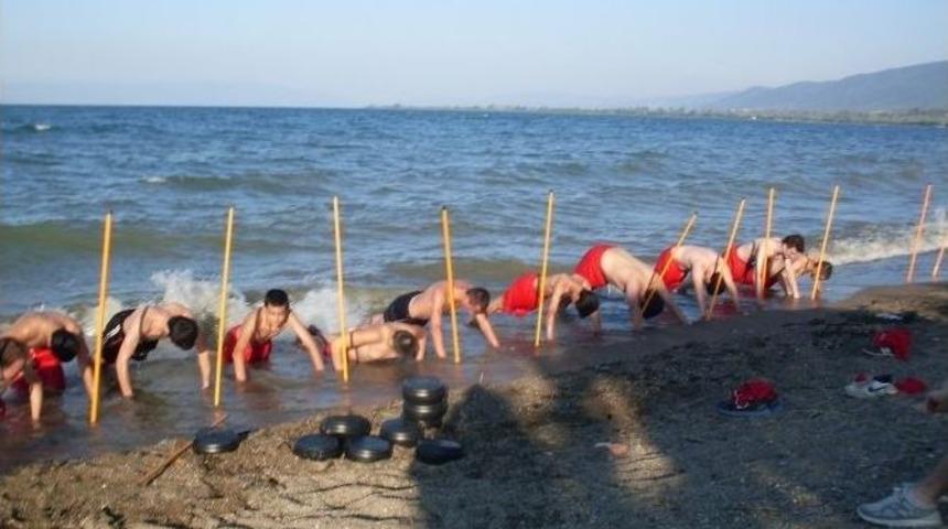 Basketbolculara G&ouml;lde Komando Eğitimi