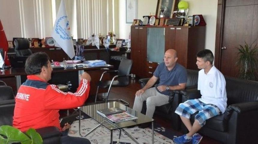 Abbas Karimi&rsquo;den, İstanbul Gen&ccedil;lik Hizmetleri Ve Spor İl M&uuml;d&uuml;r&uuml; İbrahim İlhami Ko&ccedil;&rsquo;a Ziyaret