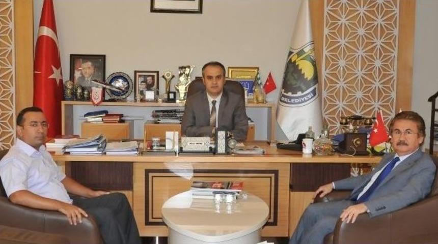 Fak&uuml;lteye Destek Verenlere Plaket