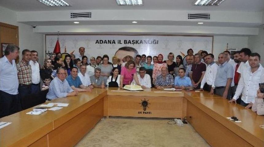 Ak Parti&rsquo;de 13&rsquo;&uuml;nc&uuml; Kuruluş Yıl D&ouml;n&uuml;m&uuml; Pastası