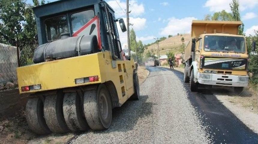 Şarkışla İl&ccedil;esi K&uuml;mbet K&ouml;y&uuml; Sakinlerinin Yol Sevinci