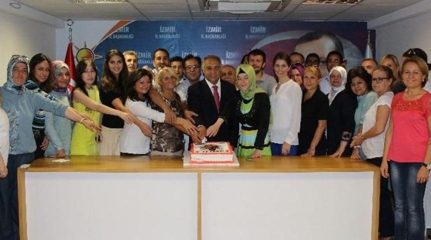 Ak Parti İzmir&rsquo;de "13.yaş" Coşkusu