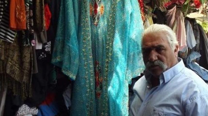 (&ouml;zel Haber) Eski Tellal Pazarı&rsquo;nda Sanat&ccedil;ı Elbiseleri Satışında Durgunluk