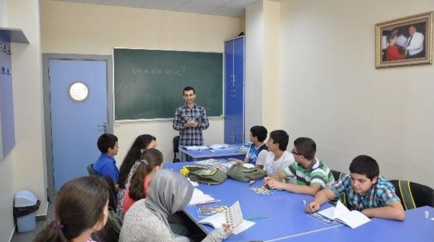 &Uuml;mraniye&rsquo;nin &ldquo;bilge &Ccedil;ocukları&rsquo;&rsquo; Yaz Okuluna Başladı