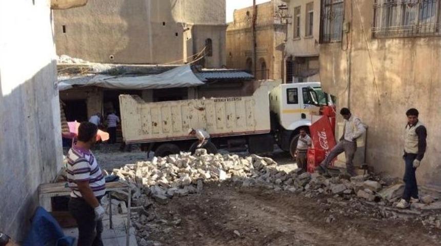 Esnaf İstedi, Belediye Kilitli Parke Taşı Döşüyor