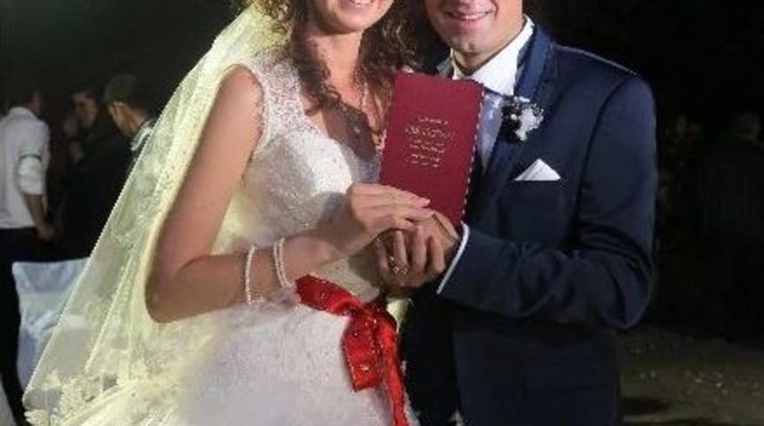 İrlandalı Louısa K&ouml;y D&uuml;ğ&uuml;n&uuml;yle Evlendi