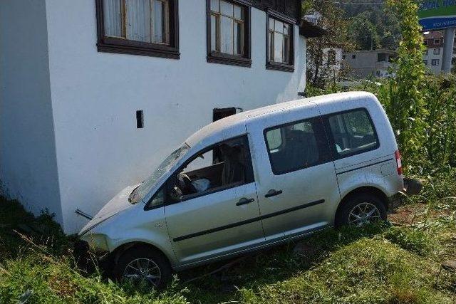 Trabzon’da Trafik Kazası: 3 Yaralı