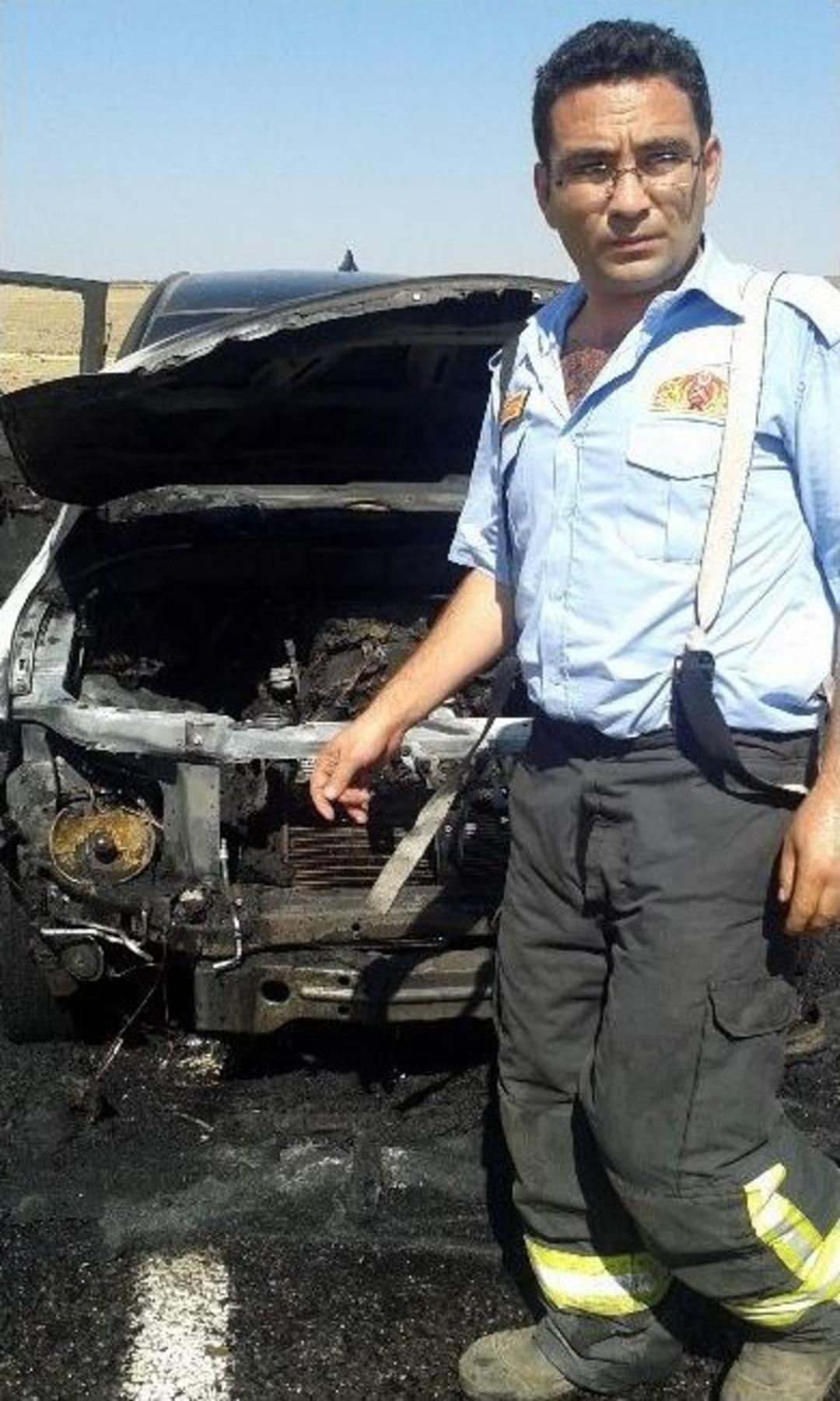 Seyir Halindeki Tedaş Aracı Alev Aldı