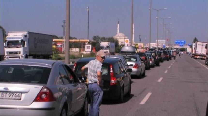 Kapıkule&rsquo;de Gurbet&ccedil;ilerin D&ouml;n&uuml;ş &Ccedil;ilesi