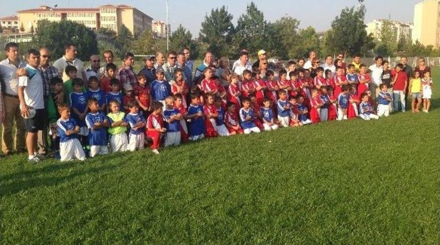 Futbol Okulu &Ouml;ğrencileri Umut Veriyor