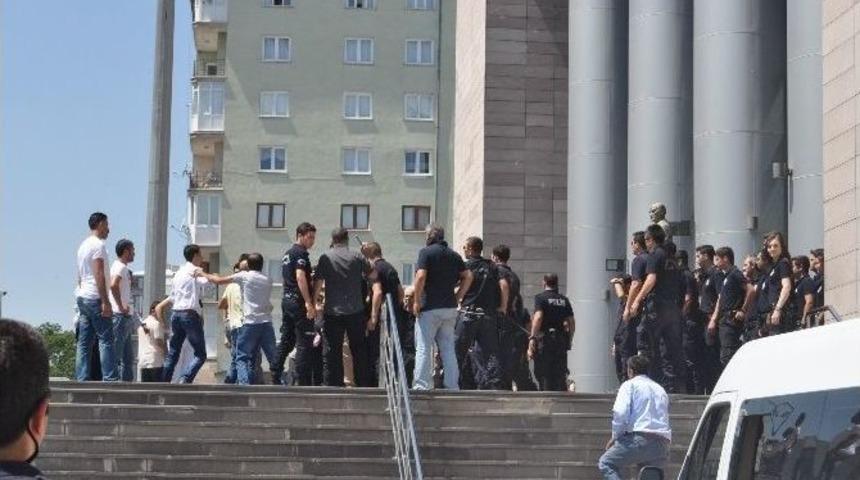 Barlar Sokağı Cinayetinin Davası Olaylı Başladı