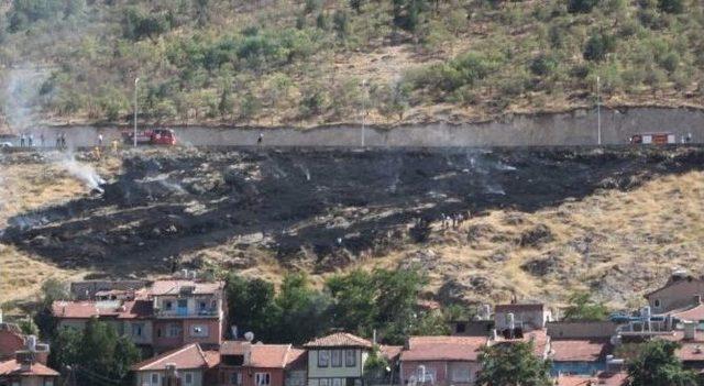 Afyonkarahisar’daki Ot Yangını Paniğe Neden Oldu