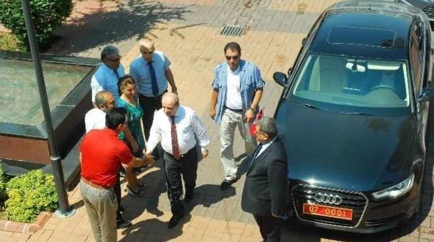 Vali &Ouml;zt&uuml;rt Manavgat Kaymakamlığını Ziyaret Etti