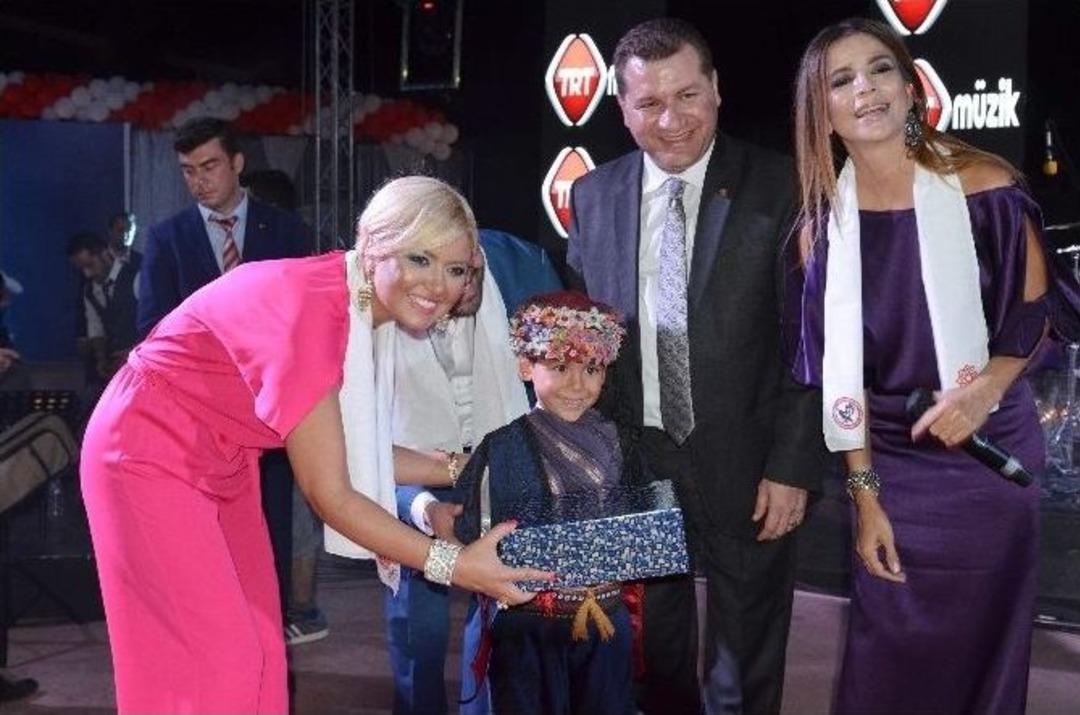 Balıkesir&rsquo;de &rsquo;kurtdereli Mehmet Pehlivan &Ouml;zel Konseri&rsquo; D&uuml;zenlendi