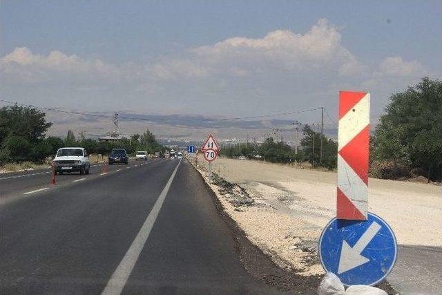 Elazığ’da 6 Farklı Noktada Yol Çalışmaları Sürüyor