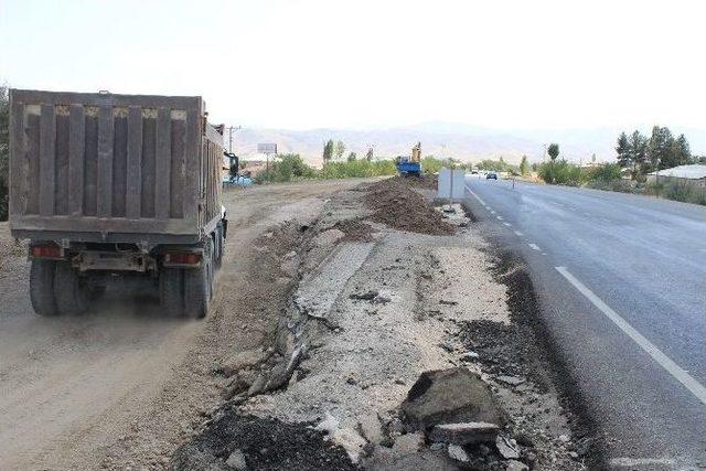 Elazığ’da 6 Farklı Noktada Yol Çalışmaları Sürüyor