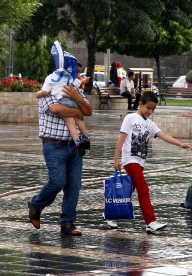 Kayseri’de Serinleten Yağmur