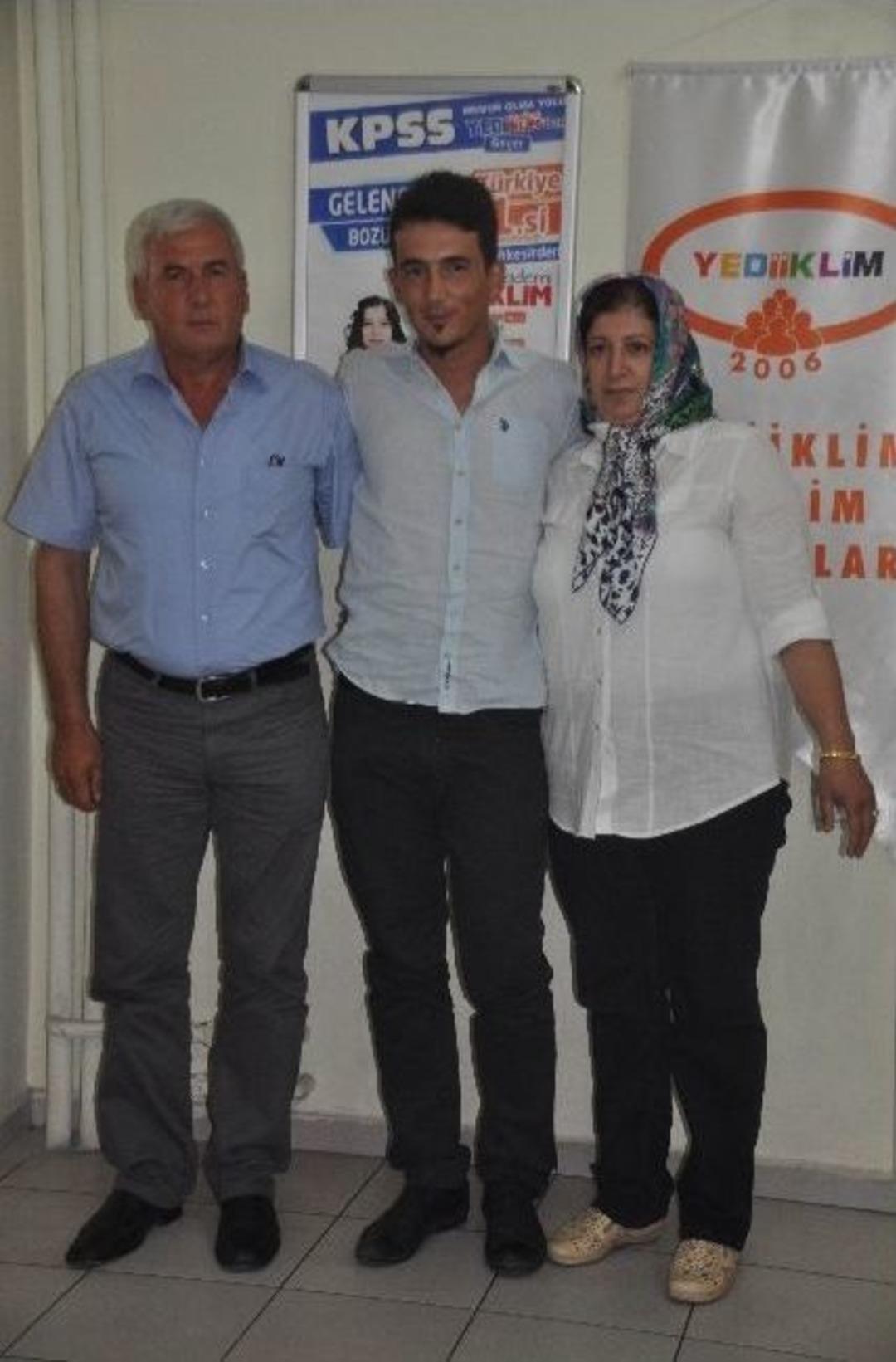 K&ouml;yden &Ccedil;ıkan T&uuml;rkiye Birincisi &Ouml;ğrencilere &Ouml;d&uuml;l