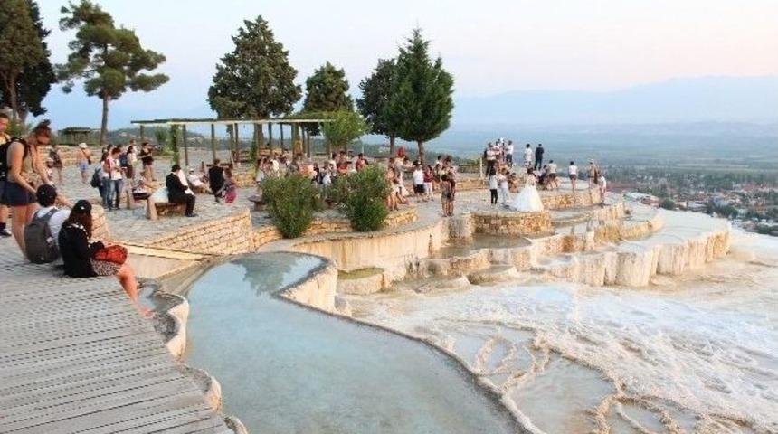 Pamukkale&rsquo;ye Turist Akını