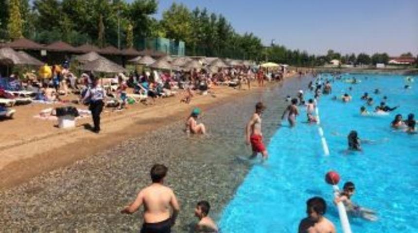 Sıcaktan Bunalan Vatandaşlar &rsquo;eskişehir Denizi&rsquo;ne Koştu