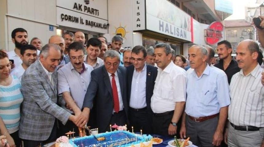 Ak Parti &Ccedil;orum Teşkilatı&rsquo;ndan Yaş Pastalı Kutlama