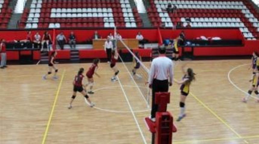 Bayan Sporcular Voleybolda Uşak&rsquo;ın Aynası Olacak