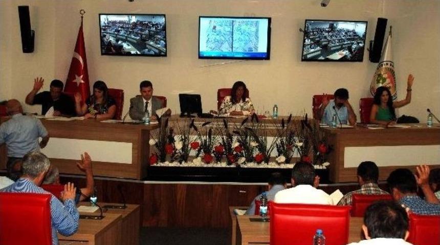 B&uuml;y&uuml;kşehir Belediye Meclisinde Gergin Toplantı