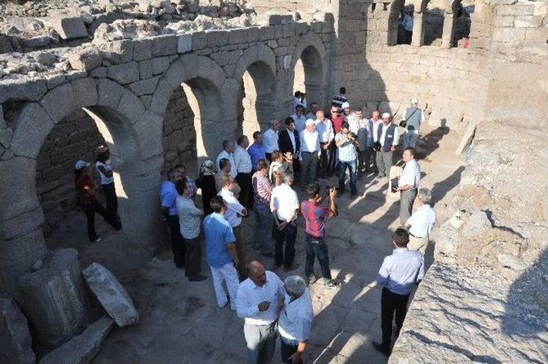 Karadağ&rsquo;daki Kiliseler Bir Bir Ziyarete A&ccedil;ılıyor