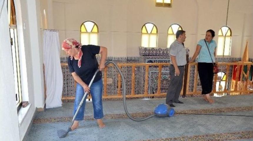 Dalaman&rsquo;da Camilerde Yaz Temizliği