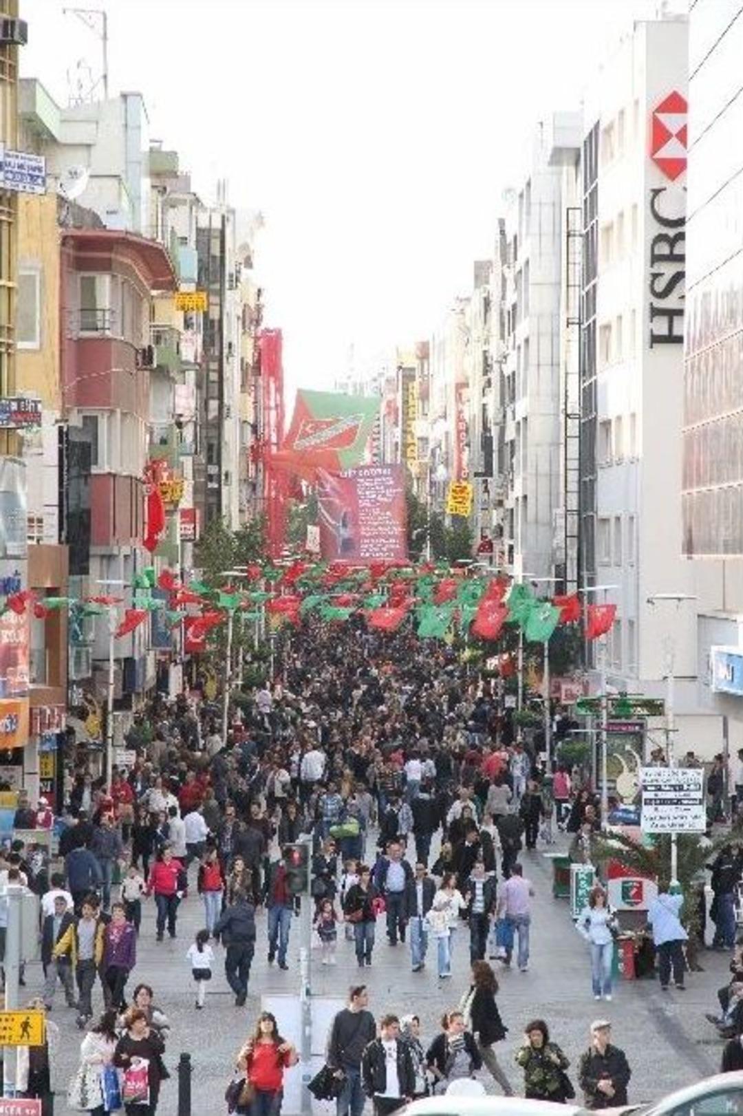 Karşıyaka &Ccedil;arşısı Yenileniyor