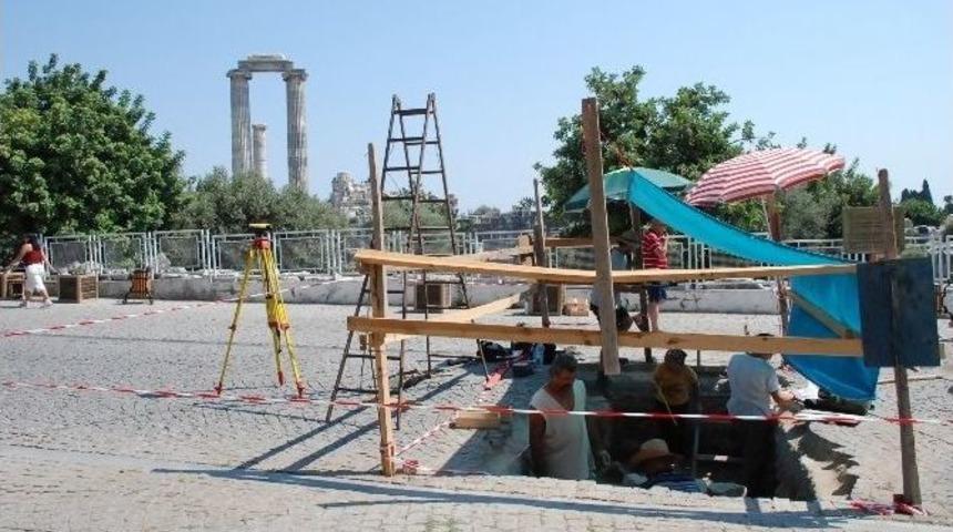 Didim&rsquo;de Tapınak &Ouml;n&uuml;ndeki Yol Kazı Nedeniyle Kapandı